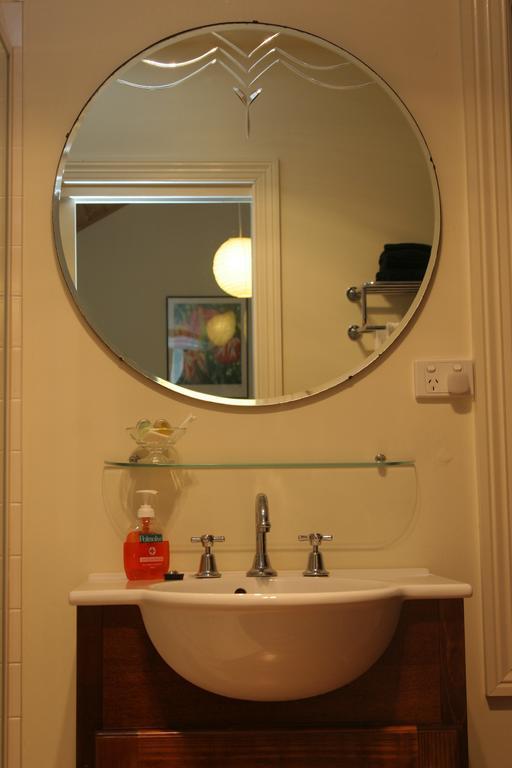 Stone'S Throw Cottage Bed And Breakfast Belgrave Habitación foto