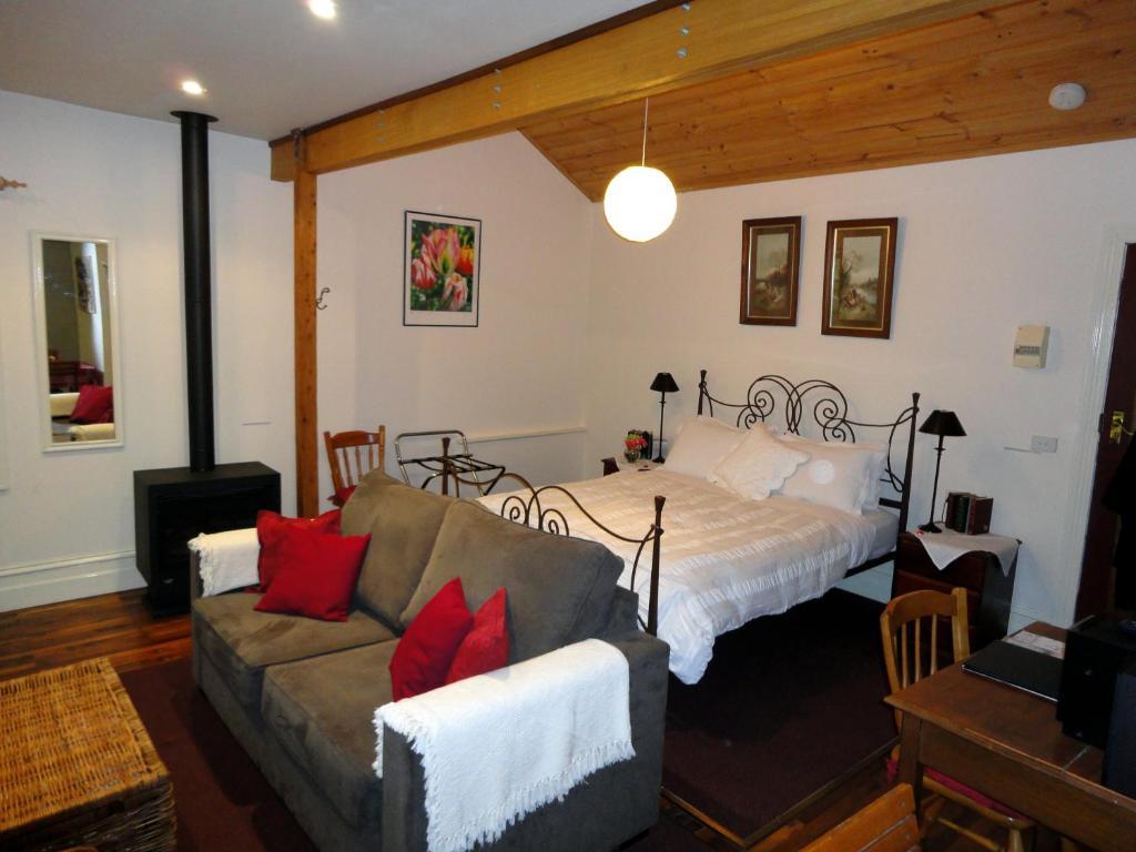 Stone'S Throw Cottage Bed And Breakfast Belgrave Habitación foto