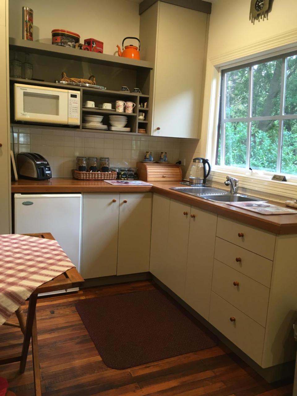 Stone'S Throw Cottage Bed And Breakfast Belgrave Exterior foto